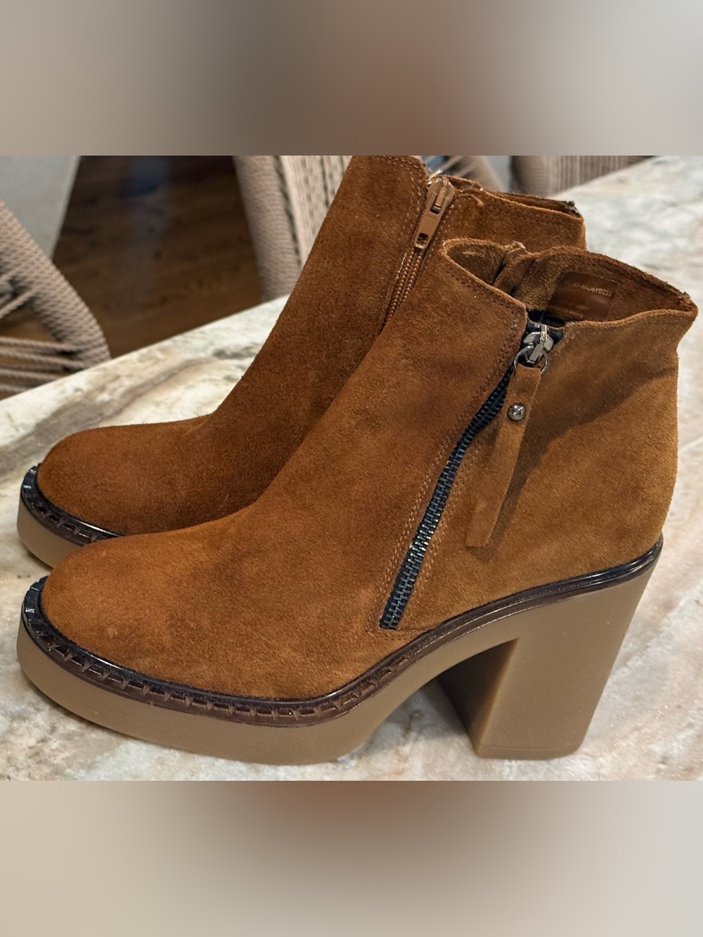 Women’s STEVE MADDEN Moby chunky cognac brown suede booties-Size 9 - Picture 2 of 8